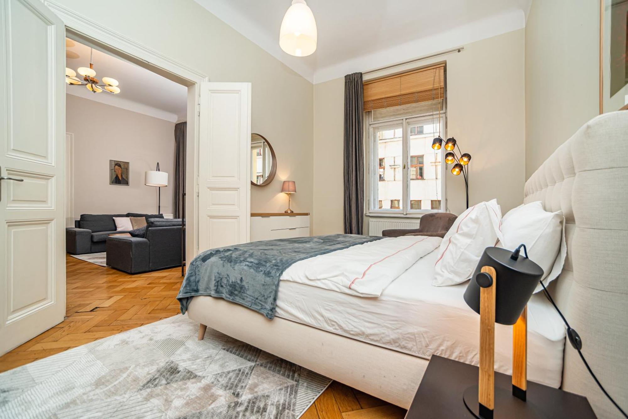 Large And Modern Apartment In The Heart Of Praga Exterior foto