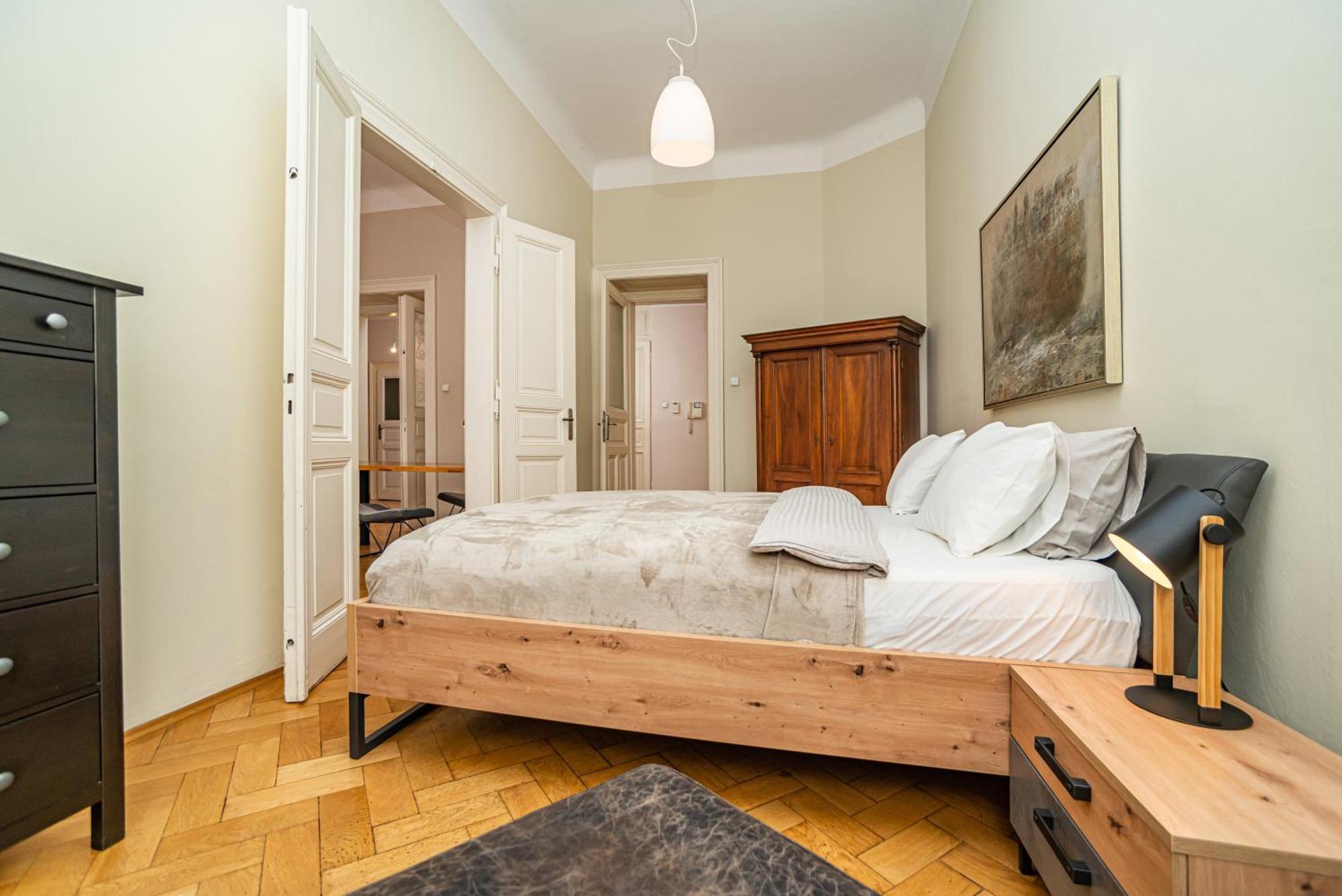 Large And Modern Apartment In The Heart Of Praga Exterior foto