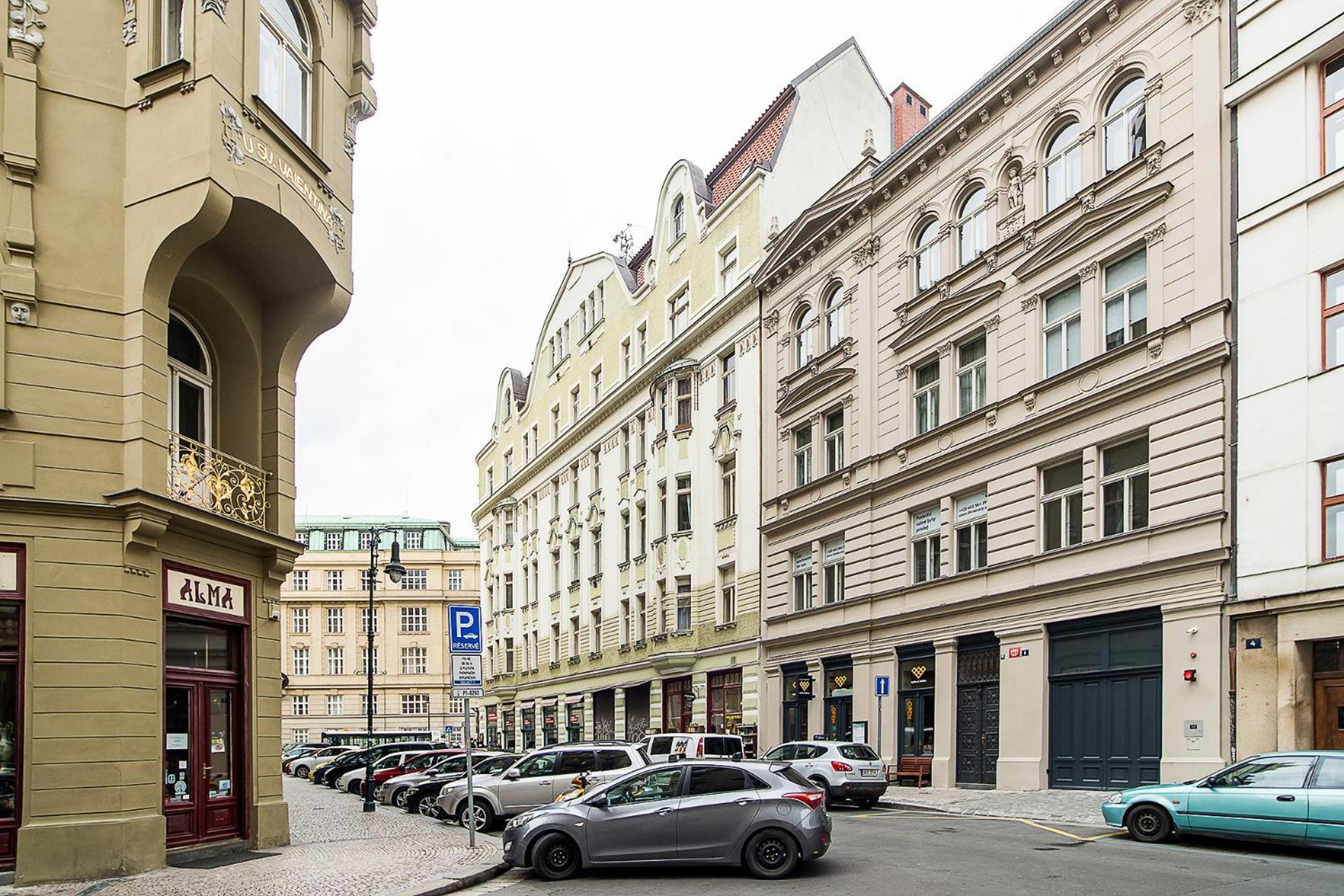 Large And Modern Apartment In The Heart Of Praga Exterior foto